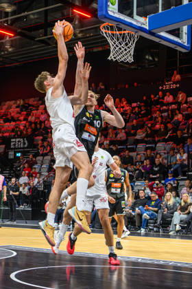 10.10.2026 - Basketball - Saison 2026 2027 - 2. Bundesliga Pro-A - 4. Spieltag: Nürnberg Falcons Basketball Club NBC - Kreisbau Kirchheim Knights - AlSch - xalxscx - Lars Lenke (11, Nürnberg Falcons BC NBC ) Lukas Zerner (10, Kreisbau Kirchheim Knights )