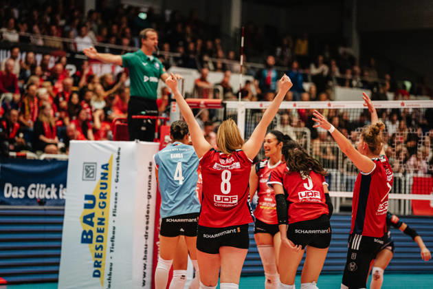 Im Bild: Eleanor Holthaus (8, MTV Stuttgart) freut sich über den Punkt 10.10.2026, Dresdner SC - Allianz MTV Stuttgart, DEKRA 1. Bundesliga Frauen, Volleyball, Deutschland, Dresden, Cyberport Arena Copyright: HMBxMedia xEtiennexSchlick