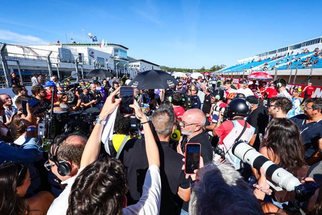 World Superbikes Estoril Round 2026 - Day 2 Miguel Oliveira of Portugal rides for the ROKiT BMW Motorrad WorldSBK Team before the race during the 2026 World Superbike Estoril Round at Circuito do Estoril in Cascais, Portugal, on October 10, 2026. Estoril Lisboa Portugal  Copyright: xMiguelxReisx originalFilename:reis-notitle261010_np8L4.jpg