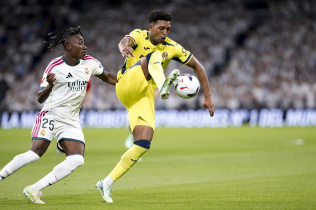 LA LIGA EA Sports - Real Madrid vs Villarreal MADRID, SPAIN - October 10:Alex Freeman of Villarreal controls the ball during the La Liga 2026 27 match between Real Madrid and Villarreal at Santiago Bernabeu Stadium. (Photo by Guille Martinez f22photo) Madrid Santiago Bernabeu Stadium Spain Copyright: xGuillermoxMartinezx