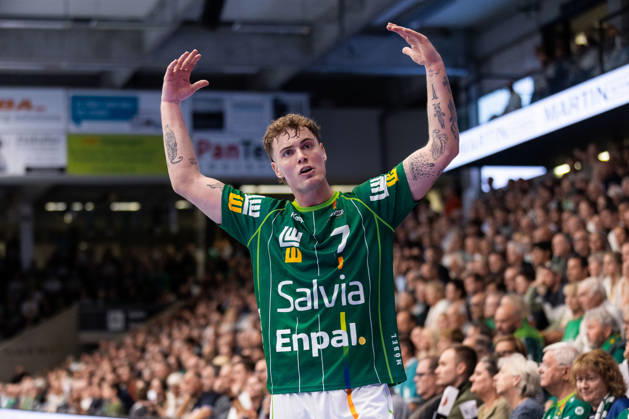 Victor KLOEVE (FRISCH AUF! Goeppingen, 07) animiert das Publikum GER, FRISCH AUF! Goeppingen vs. SG BBM Bietigheim, Handball, Bundesliga, OPEL HBL, 8. Spieltag, Spielzeit 2026 2027, 10.10.2026, GER, FRISCH AUF! Goeppingen vs. SG BBM Bietigheim, Handball, Bundesliga, OPEL HBL, 8. Spieltag, Spielzeit 2026 2027, 10.10.2026, Goeppingen Copyright: xEibnerxPressefoto OliverxSchmidtx EP_OST