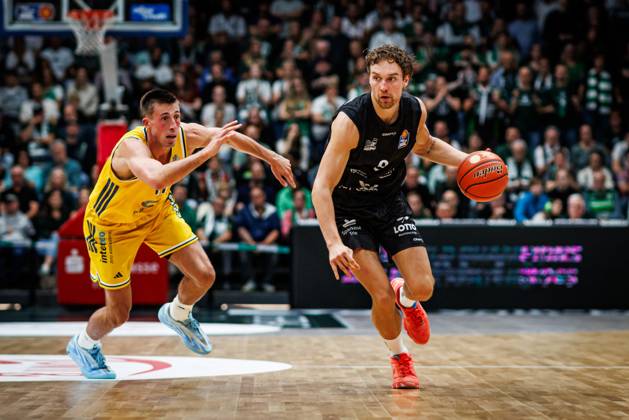 Marco Hollersbacher (Gladiators Trier) im Zweikampf mit Joe Wieskamp (Alba Berlin), Aktion Action Vet Concept Gladiators Trier vs Alba Berlin, Basketball, easyCredit BBL, 5. Spieltag, Saison 2026 2027, 10.10.2026 Vet Concept Gladiators Trier vs Alba Berlin, Basketball, easyCredit BBL, 5. Spieltag, Saison 2026 2027, 10.10.2026 Copyright: xEibnerxPressefotox EP_ANS