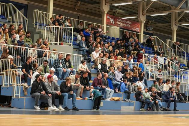 Basketball in Essen ** NUR FÜR REDAKTIONELLE ZWECKE ** EDITORIAL USE ONLY **<p>Das Spiel der 2. Bundesliga ProA am 10.10. 2026, ETB Miners gegen die PS Karlsruhe LIONS, endete in der Sporthalle Am Hallo, Ernestinenstraße 57 mit X:X. Michael Gohl FUNKE Foto Services< p> Deutschland Nordrhein-Westfalen Essen Copyright: MichaelxGohl