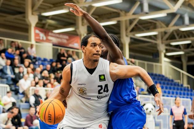 Basketball in Essen ** NUR FÜR REDAKTIONELLE ZWECKE ** EDITORIAL USE ONLY **<p>Jackson Price-Townsend (ETB Miners)). Das Spiel der 2. Bundesliga ProA am 10.10. 2026, ETB Miners gegen die PS Karlsruhe LIONS, endete in der Sporthalle Am Hallo, Ernestinenstraße 57 mit X:X. Michael Gohl FUNKE Foto Services< p> Deutschland Nordrhein-Westfalen Essen Copyright: MichaelxGohl