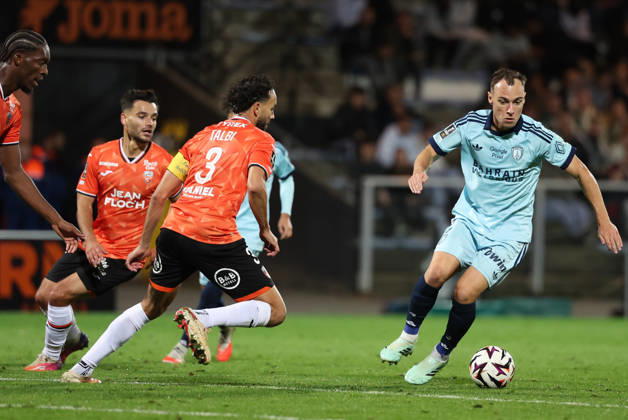 FC Lorient v Paris FC - Ligue 1 McDonald s 2026 2027 Pablo PAGIS and Alec GEORGEN during Ligue 1 McDonald s match between Lorient and Paris at Stade Yves Allainmat on October 10, 2026 in Lorient, France. Lorient France  Copyright: xJohnnyxFidelinx 776573317