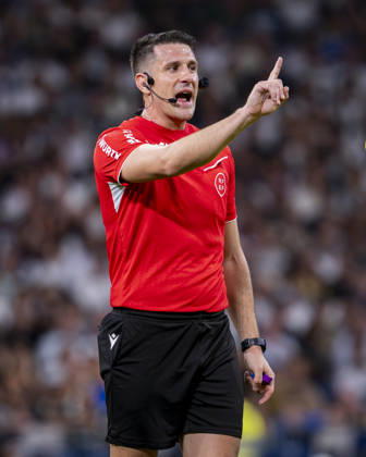 Real Madrid CF v Villarreal CF - LaLiga EA Sports 2026 27 Referee Isidro Diaz de Mera Escuderos is seen during the LaLiga EA Sports football match between Real Madrid CF and Villarreal CF at Estadio Bernabeu on October 10, 2026 in Madrid, Spain. Madrid Estadio Bernabeu Madrid Spain Copyright: xAlbertoxGardinx AGardin_20261010_Rea_Mad_Vil_0033