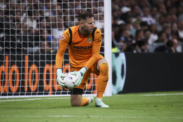 Real Madrid v Villarreal - La Liga EA Sports 2026 27 October 10, 2026, Estadio Santiago Bernabeu, Madrid, Spain: Peter Gulacsi of Villarreal traps the ball during La Liga EA Sports match between Real Madrid and Villarreal at Estadio Santiago Bernabeu on October 10, 2026 in Madrid, Spain. Madrid Estadio Santiago Bernabeu Madrid Spain Copyright: xAlejandroxMatiasxAcostax