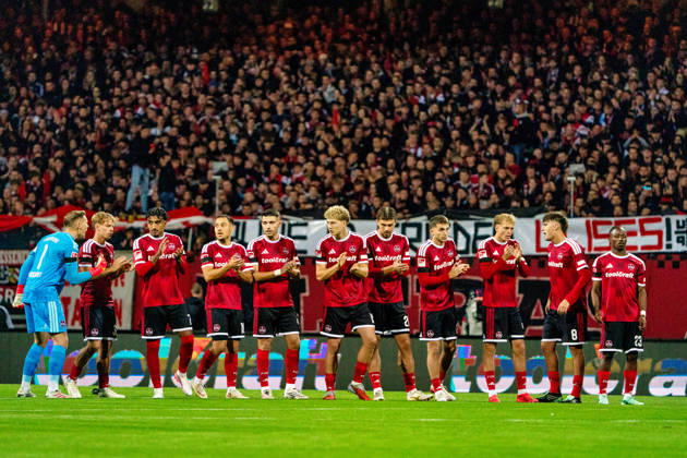 Schweigeminute vor dem Spiel 1. FC Nuernberg vs. VfL Wolfsburg, GER, 1. FC Nuernberg vs. VfL Wolfsburg, Fussball, 2. Bundesliga, 7. Spieltag, Saison 2026 2027, 10.10.2026, DFL REGULATIONS PROHIBIT ANY USE OF PHOTOGRAPHS AS IMAGE SEQUENCES AND OR QUASI-VIDEO, GER, 1. FC Nuernberg vs. VfL Wolfsburg, Fussball, 2. Bundesliga, 7. Spieltag, Saison 2026 2027, 10.10.2026 Nuernberg Copyright: xEibner-Pressefoto MaxxVogelx EP_MVL