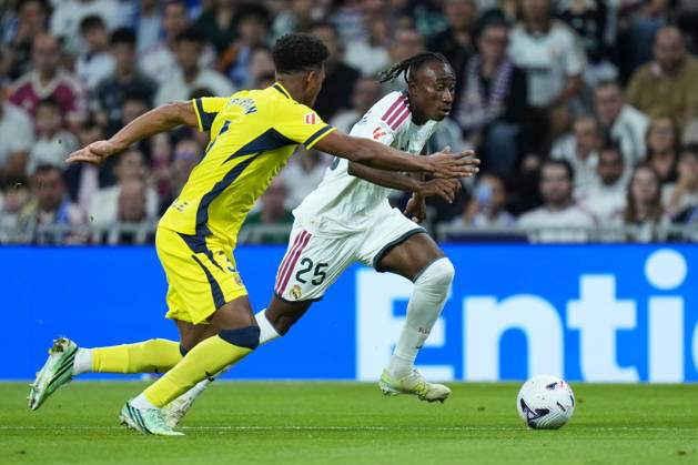 ESP: Real Madrid - Villarreal CF. La Liga EA Sports. Matchday 8. Yan Diomande of Real Madrid CF and Alex Freeman of Villarreal CF during the La Liga EA Sports match between Real Madrid and Villarreal CF played at Santiago Bernabeu Stadium on 10 Oct 2026 in Madrid, Spain. kpng Copyright: xCesarxCebollax xPRESSINPHOTOx PS_2627_RMA_VIL_009