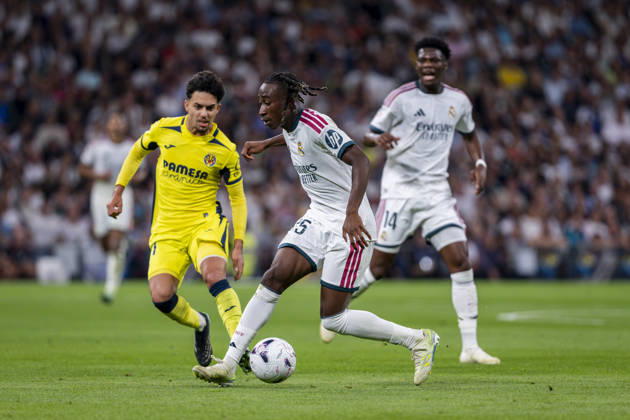Real Madrid CF v Villarreal CF - LaLiga EA Sports 2026 27 Yan Diomande of Real Madrid CF (C) is in action with the ball defended by Ilias Akhomach of Villarreal CF (L) during the LaLiga EA Sports football match between Real Madrid CF and Villarreal CF at Estadio Bernabeu on October 10, 2026 in Madrid, Spain. Madrid Estadio Bernabeu Madrid Spain Copyright: xAlbertoxGardinx AGardin_20261010_Rea_Mad_Vil_0035