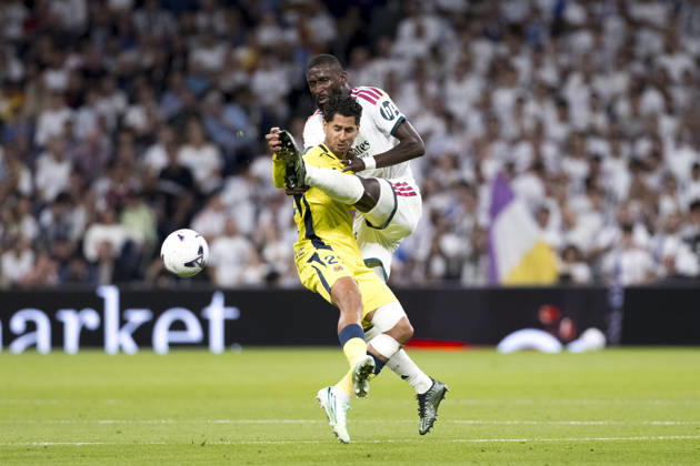LA LIGA EA Sports - Real Madrid vs Villarreal MADRID, SPAIN - October 10:Antonio Rudiger of Real Madrid and Ayoze Perez of Villarreal fight for the ball during the La Liga 2026 27 match between Real Madrid and Villarreal at Santiago Bernabeu Stadium. (Photo by Guille Martinez f22photo) Madrid Santiago Bernabeu Stadium Spain Copyright: xGuillermoxMartinezx
