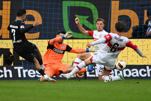 Paderborn, Home-Deluxe-Arena, 10.10.26, GER, Herren, 1.Bundesliga, Saison 2026-2027, SC Paderborn 07 - VfB Stuttgart Bild: Torchance Oliver BATISTA MEIER (Paderborn). Torwart Dennis SEIMEN (Stuttgart) wehrt ab DFL regulations prohibit any use of photographs as image sequences and or quasi-video. Nordrhein-Westfalen Deutschland