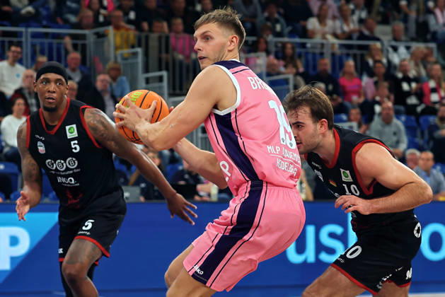 Lorenz Brenneke (MLP Academics Heidelberg, 19)am Ball. GER BBL MLP Academics Heidelberg - SBB Baskets Wolmirstedt Basketball Barmer 2.Basketball Bundesliga ProA 4.Spieltag Saison 2026 2027 10.10.2026 GER MLP Academics Heidelberg - SBB Baskets Wolmirstedt, Basketball Barmer 2.Basketball Bundesliga ProA 4.Spieltag Saison 2026 2027 10.10.2026 Heidelberg Copyright: xEibner-Pressefoto JoergxHirschx EP_JHH
