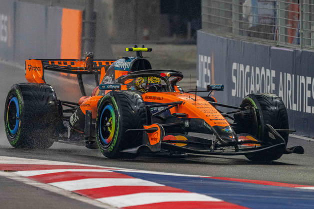 FORMULE 1 : Grand Prix de Singapour - 10 10 2026 1 Lando Norris (GBR) McLaren Mastercard F1 Team (GBR) McLaren MCL40 Mercedes, during the Formula 1 Singapore Grand Prix at the Marina Bay Street Circuit, Round 18 of the 2026 FIA Formula 1 World Championship, WM, Weltmeisterschaft 9-11 October 2026, Singapore (SGP). SINGAPORESingapore  Copyright: xIANxBUNDEYx xMPSxAGENCYx x