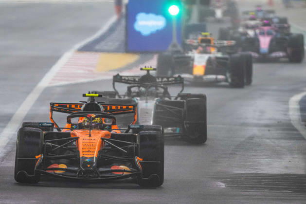 FORMULE 1 : Grand Prix de Singapour - 10 10 2026 1 Lando Norris (GBR) McLaren Mastercard F1 Team (GBR) McLaren MCL40 Mercedes, during the Formula 1 Singapore Grand Prix at the Marina Bay Street Circuit, Round 18 of the 2026 FIA Formula 1 World Championship, WM, Weltmeisterschaft 9-11 October 2026, Singapore (SGP). SINGAPORESingapore Copyright: xIANxBUNDEYx xMPSxAGENCYx x