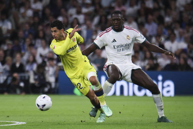 Real Madrid v Villarreal - La Liga EA Sports 2026 27 October 10, 2026, Estadio Santiago Bernabeu, Madrid, Spain: Ayoze Perez of Villarreal fights for the ball against Ibrahima Konate of Real Madrid during La Liga EA Sports match between Real Madrid and Villarreal at Estadio Santiago Bernabeu on October 10, 2026 in Madrid, Spain. Madrid Estadio Santiago Bernabeu Madrid Spain Copyright: xAlejandroxMatiasxAcostax