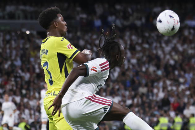 Real Madrid v Villarreal - La Liga EA Sports 2026 27 October 10, 2026, Estadio Santiago Bernabeu, Madrid, Spain: Yan Diomande of Real Madrid fights for the ball against Alex Freeman of Villarreal during La Liga EA Sports match between Real Madrid and Villarreal at Estadio Santiago Bernabeu on October 10, 2026 in Madrid, Spain. Madrid Estadio Santiago Bernabeu Madrid Spain Copyright: xAlejandroxMatiasxAcostax