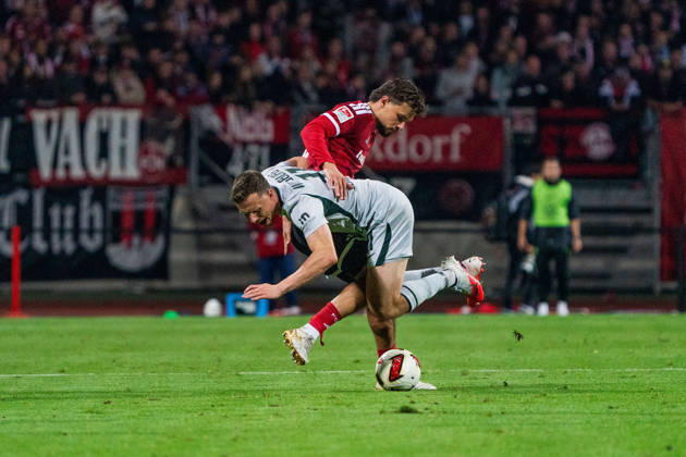 Yannick Gerhardt (VfL Wolfsburg, 31) und Fynn Otto (1. FC Nuernberg, 20), GER, 1. FC Nuernberg vs. VfL Wolfsburg, Fussball, 2. Bundesliga, 7. Spieltag, Saison 2026 2027, 10.10.2026, DFL REGULATIONS PROHIBIT ANY USE OF PHOTOGRAPHS AS IMAGE SEQUENCES AND OR QUASI-VIDEO, GER, 1. FC Nuernberg vs. VfL Wolfsburg, Fussball, 2. Bundesliga, 7. Spieltag, Saison 2026 2027, 10.10.2026 Nuernberg Copyright: xEibner-Pressefoto MaxxVogelx EP_MVL