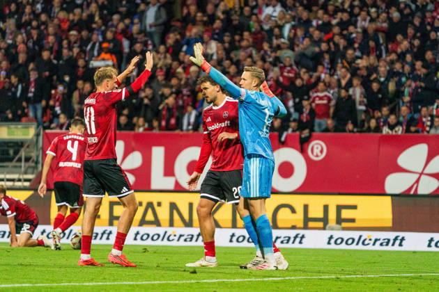 Eric Porstner (1. FC Nuernberg, 41) und Jan Reichert (1. FC Nuernberg, 01), GER, 1. FC Nuernberg vs. VfL Wolfsburg, Fussball, 2. Bundesliga, 7. Spieltag, Saison 2026 2027, 10.10.2026, DFL REGULATIONS PROHIBIT ANY USE OF PHOTOGRAPHS AS IMAGE SEQUENCES AND OR QUASI-VIDEO, GER, 1. FC Nuernberg vs. VfL Wolfsburg, Fussball, 2. Bundesliga, 7. Spieltag, Saison 2026 2027, 10.10.2026 Nuernberg Copyright: xEibner-Pressefoto MaxxVogelx EP_MVL