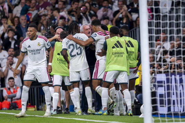 Real Madrid CF v Villarreal CF - LaLiga EA Sports 2026 27 Jose Mourinho, head coach of Real Madrid CF, celebrates a goal with his players (from L to R) Kylian Mbappe, Yan Diomande, Jude Bellingham during the LaLiga EA Sports football match between Real Madrid CF and Villarreal CF at Estadio Bernabeu on October 10, 2026 in Madrid, Spain. Madrid Estadio Bernabeu Madrid Spain Copyright: xAlbertoxGardinx AGardin_20261010_Rea_Mad_Vil_0222