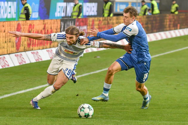 v. li. im Zweikampf Joshua Bitter (Duisburg 29) Lion Wagenbach (Hoffenheim 18) 10.10.2026 ¢ Fussball ¢ MSV Duisburg vs TSG 1899 Hoffenheim II, Schauinsland-Reisen-Arena, Duisburg, DFB DFL REGULATIONS PROHIBIT ANY USE OF PHOTOGRAPHS AS IMAGE SEQUENCES AND OR QUASI-VIDEO NRW Germany