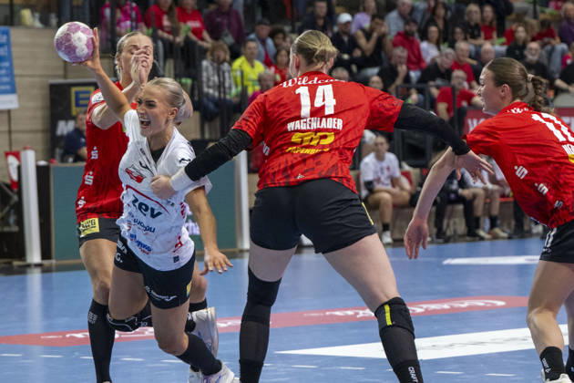 Alsco Handball Bundesliga Frauen, Saison 2026 2027 SV Union Halle-Neustadt vs.BSV Sachsen Zwickau Halle, Deutschland 09.September 2026: Im Bild:v.li.Lea Gruber (Halle), Julia Niewiadomska (Zwickau), Lea Gruber (Halle) und Emma Hertha (Halle) Halle Saale SWH Arena Sachsen-Anhalt Deutschland