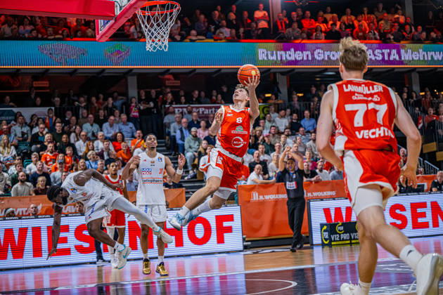 1. Basketball Bundesliga, easyCredit BBL, Saison 2026 2027, Herren, Hauptrunde, 5. Spieltag, 10.10.2026, RASTA Vechta - ratiopharm ulm Dominik Dolic ( 8 - RASTA Vechta) beim Korbleger Vechta RASTA Dome Niedersachsen Deutschland