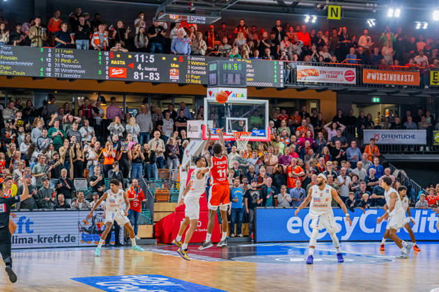1. Basketball Bundesliga, easyCredit BBL, Saison 2026 2027, Herren, Hauptrunde, 5. Spieltag, 10.10.2026, RASTA Vechta - ratiopharm ulm Matt Lewis ( 11 - RASTA Vechta) beim Jumpshot zur Verlängerung Vechta RASTA Dome Niedersachsen Deutschland