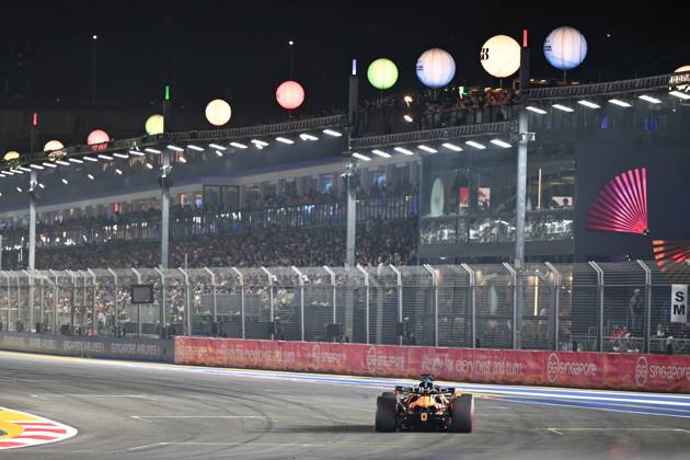 Marina Bay Street Circuit Singapore, Marina Bay Street Circuit - 10 10 2026: Oscar Piastri from Australia, driving the (81) McLaren Mastercard F1 Team MCL39 Mercedes during the Formula 1 Singapore Grand Prix - Saturday - Qualifying at Marina Bay Street Circuit on 10 10 2026 in Singapore. (Marco Talluto Alessio Morgese SPP) Copyright: xMarcoxTallutox xAlessioxMorgesex xSPPx spp-en-MaTaAlMo-20261010_SPP_AlessioMorgese_0024