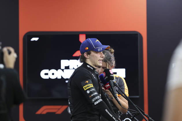 October 10, 2026, Singapore, Kaohsiung City, Singapore: OSCAR PIASTRI of McLaren Mastercard F1 Team speaks to the media during a post-qualifying interview after securing seventh place in qualifying for the 2026 Formula 1 Singapore Grand Prix at Marina Bay Street Circuit in Singapore. Singapore Singapore - ZUMAh201 20261010_zsp_h201_078 Copyright: xYichinxHoux