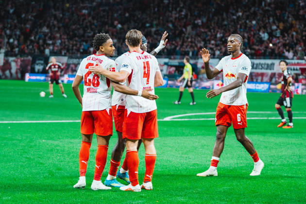 RB Leipzig celebrates goal RB Leipzig vs Eintracht Frankfurt, Bundesliga, Germany, Football, 26 27, GER, Leipzig, Red Bull Arena Stadium DFL regulations prohibit any use of photographs as image sequences and or quasi-video.DFL regulations prohibit any use of photographs as image sequences and or quasi-video. Leipzig Red Bull Arena, Leipzig Sachsen GER Copyright: xBillmanxDubex