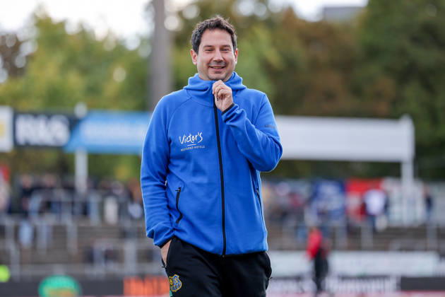 10.10.2026, xsefx, Fußball, SC Fortuna Köln - 1. FC Saarbrücken, 3.Liga, Südstation, 8. Spieltag, Saison 2026 2027: Cheftrainer Argirios Giannikis(1. FC Saarbrücken hc) DFB regulations prohibit any use of photographs as image sequences and or quasi-video. Nordrhein-Westfalen Deutschland