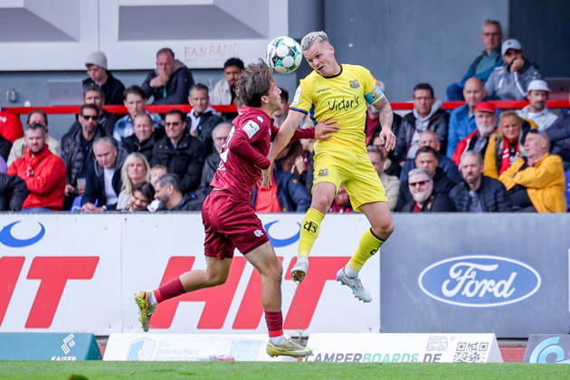 10.10.2026, xsefx, Fußball, SC Fortuna Köln - 1. FC Saarbrücken, 3.Liga, Südstation, 8. Spieltag, Saison 2026 2027: David SaviÄ‡ (Fortuna Koeln 23) im Zweikampf gegen Florian Pick (1. FC Saarbrücken 20) DFB regulations prohibit any use of photographs as image sequences and or quasi-video. Nordrhein-Westfalen Deutschland