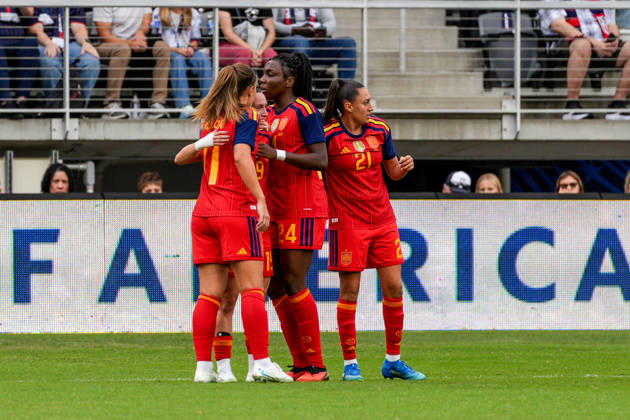 USA v Spain - Women s International Friendly, Länderspiel, Nationalmannschaft WASHINGTON D.C., UNITED STATES - OCTOBER 10: Eva Navarro of Spain celebrates with teammates after scoring a goal during Women s International Friendly football match between USA and Spain at Audi Field Stadium in Washington D.C., United States on October 10, 2026. Hasan Akbas Anadolu District of Columbia United States. Editorial use only. Please get in touch for any other usage.  Copyright: x2026xAnadoluxHasanxAkbasx