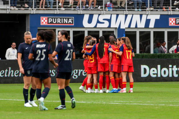 USA v Spain - Women s International Friendly, Länderspiel, Nationalmannschaft WASHINGTON D.C., UNITED STATES - OCTOBER 10: Eva Navarro of Spain celebrates with teammates after scoring a goal during Women s International Friendly football match between USA and Spain at Audi Field Stadium in Washington D.C., United States on October 10, 2026. Hasan Akbas Anadolu District of Columbia United States. Editorial use only. Please get in touch for any other usage.  Copyright: x2026xAnadoluxHasanxAkbasx