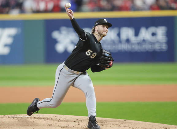 Chicago White Sox starting pitcher Sean Burke (59) throws against the Cleveland Guardians in the first inning of an MLB, Baseball Herren, USA American League Division Series at Progressive Field in Cleveland, Ohio, on Saturday, October 10, 2026.  CLE20261010706 AARONxJOSEFCZYK