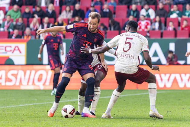 Deutschland: FC Augsburg vs FC Bayern München, 1. Bundesliga, 5. Spieltag, Saison 2026 27, WWK Arena (Augsburg): Harry Kane, (FC Bayern München, 9) am Ball Augsburg WWK Arena Bayern Deutschland Copyright: xBenedictxChristx
