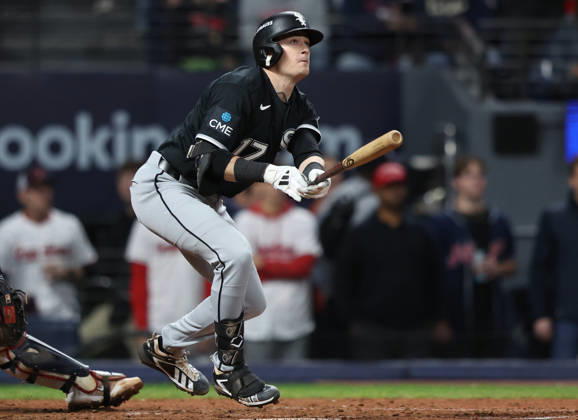 Chicago White Sox Sam Antonacci (17) hits a single against the Cleveland Guardians in the eighth inning of an MLB, Baseball Herren, USA American League Division Series at Progressive Field in Cleveland, Ohio, on Saturday, October 10, 2026.  CLE20261010735 AARONxJOSEFCZYK