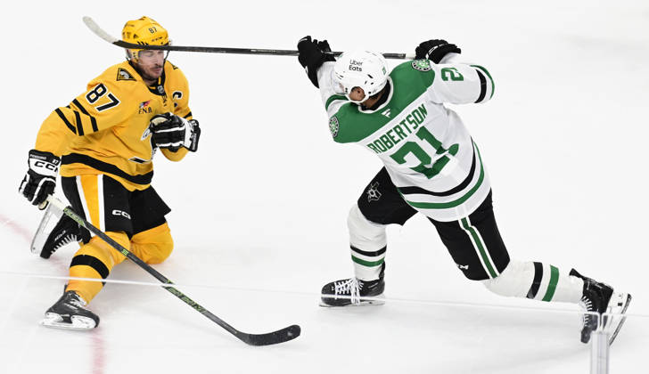 Dallas Stars left wing Jason Robertson (21) takes a shot pass Pittsburgh Penguins center Sidney Crosby (87) and records the assist on the goal that forces overtime at PPG Paints Arena in Pittsburgh on Saturday, October, 10 2026. The Pittsburgh Penguins went on to win 2-1 in a shootout.  PIT2026101018 ARCHIExCARPENTER