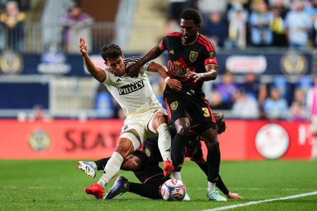 October 10, 2026: Real Salt Lake Defender Kobi Henry (3) and Philadelphia Union Midfielder Quinn Sullivan (33) battle for the ball during the second half of an MLS, Fussball Herren, USA match at Subaru Park in Chester, Pennsylvania. CSM Chester United States of America - ZUMAc04_ 20261010_zma_c04_294 Copyright: xKylexRoddenx
