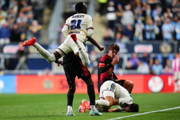 October 10, 2026: Philadelphia Union Midfielder Danley Jean Jacques (21) jumps on the back of Real Salt Lake Defender Kobi Henry (3) during the second half of an MLS, Fussball Herren, USA match at Subaru Park in Chester, Pennsylvania. CSM Chester United States of America - ZUMAc04_ 20261010_zma_c04_307 Copyright: xKylexRoddenx