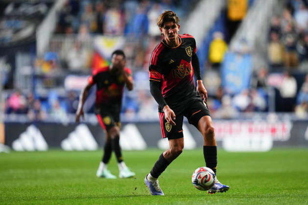 October 10, 2026: Real Salt Lake Midfielder Stijn Spierings (6) controls the ball during the second half of an MLS, Fussball Herren, USA match against the Philadelphia Union at Subaru Park in Chester, Pennsylvania. CSM Chester United States of America - ZUMAc04_ 20261010_zma_c04_319 Copyright: xKylexRoddenx