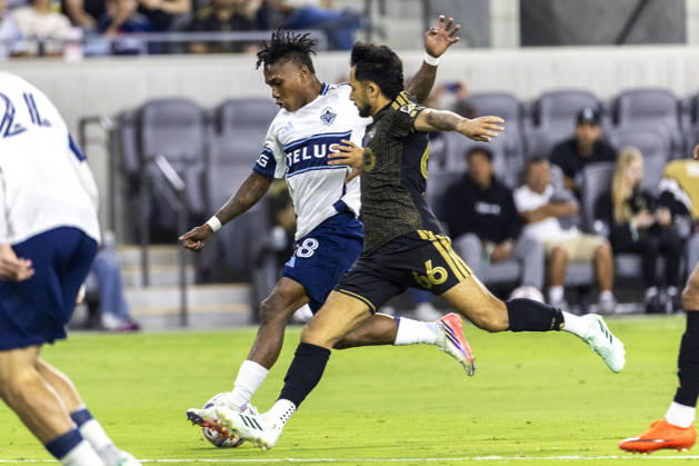 October 10, 2026, Los Angeles, California, USA: Vancouver Whitecaps left wing back Tate Johnson (28) and Los Angeles FC defensive midfielder Mathieu Choiniere (66) vie for the ball during a MLS, Fussball Herren, USA soccer game on Saturday, Oct. 10, 2026 in Los Angeles. Los Angeles USA - ZUMAc68_ 20261010_zaf_c68_022 Copyright: xRingoxChiux