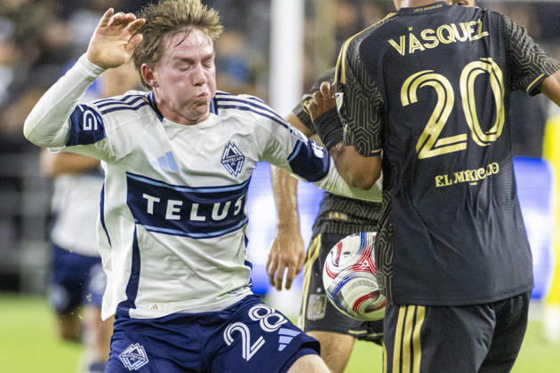 October 10, 2026, Los Angeles, California, USA: Vancouver Whitecaps left wing back Tate Johnson (28) and Los Angeles FC defensive midfielder Sergio Vasquez (20) vie for the ball during a MLS, Fussball Herren, USA soccer game on Saturday, Oct. 10, 2026 in Los Angeles. Los Angeles USA - ZUMAc68_ 20261010_zaf_c68_029 Copyright: xRingoxChiux