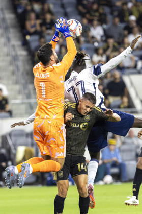 October 10, 2026, Los Angeles, California, USA: Los Angeles FC goalkeeper Hugo Lloris (1) makes a save against Vancouver Whitecaps left midfielder Yadaly Diaby (77) during a MLS, Fussball Herren, USA soccer game on Saturday, Oct. 10, 2026 in Los Angeles. Los Angeles USA - ZUMAc68_ 20261010_zaf_c68_032 Copyright: xRingoxChiux
