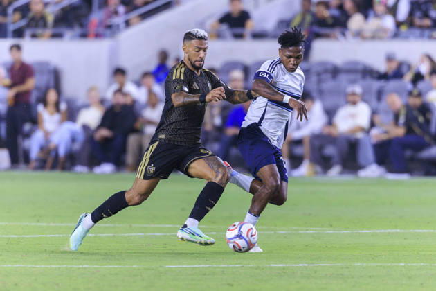 October 10, 2026, Los Angeles, California, USA: Denis Bouanga 99 of the Los Angeles Football Club and Edier Ocampo 18 of the Vancouver Whitecaps struggle for possession of the ball during their regular season MLS, Fussball Herren, USA game on Saturday October 10, 2026 at the BMO Stadium in Los Angeles, California. ARIANA RUIZ PI Los Angeles USA - ZUMAp124 20261010_zaa_p124_010 Copyright: xArianaxRuizx