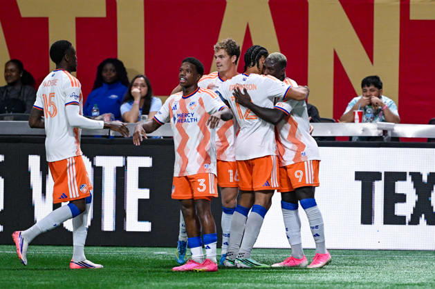 ATLANTA, GA - OCTOBER 10: Miles Robinson 12 of FC Cincinnati embraces teammate Kevin Denkey 9 after he scored a second-half goal during the MLS, Fussball Herren, USA match between FC Cincinnati and Atlanta United FC on October 10th, 2026 at Mercedes-Benz Stadium in Atlanta, GA. (Photo by Rich von Biberstein Icon Sportswire) SOCCER: OCT 10 MLS Atlanta United vs FC Cincinnati EDITORIAL USE ONLY Icon261010012