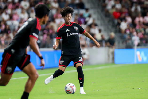 MIAMI, FL - OCTOBER 10: D.C. United defender Kimito Nono (2) kicks a ball during a 2026 MLS, Fussball Herren, USA soccer match between Inter Miami CF and DC United on October 10, 2026 being played at NU Stadium, Miami, Fla.(Photo by Chris Arjoon Icon Sportswire). SOCCER: OCT 10 MLS Inter Miami CF vs DC United EDITORIAL USE ONLY Icon2610100000014