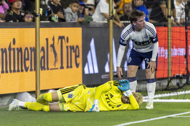 October 10, 2026, Los Angeles, California, USA: Vancouver Whitecaps goalkeeper Yohei Takaoka (1) reacts after being injured by the Los Angeles FC during a MLS, Fussball Herren, USA soccer game on Saturday, Oct. 10, 2026 in Los Angeles. Los Angeles USA - ZUMAc68_ 20261010_zaf_c68_050 Copyright: xRingoxChiux