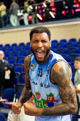 33 Todd Withers (Rostock Seawolves) nach dem Sieg. Rostock Seawolves vs. Fitness First Würzburg Baskets, Stadthalle Rostock, easyCredit Basketball Bundesliga, 5. Spieltag, 10.10.2026 Rostock Seawolves vs. Fitness First Würzburg Baskets, Stadthalle Rostock, easyCredit Basketball Bundesliga, 5. Spieltag, Seawolves, Würzburg Baskets, Basketball 10.10.2026 Rostock Copyright: xHannesxAdelbergx
